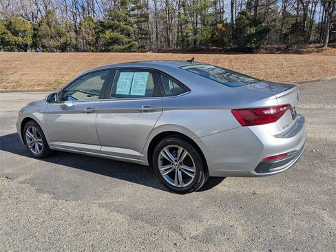 Certified 2024 Volkswagen Jetta SE image 6