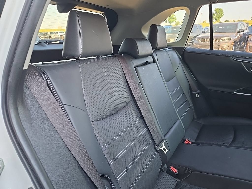 Used 2019 Toyota RAV4 Limited w/ Cold Weather Package AWD/4WD image 81