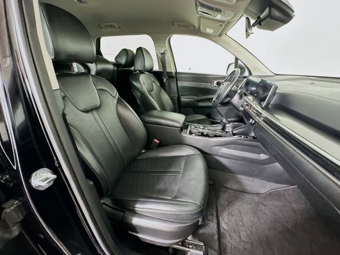 Used 2024 Kia Sorento S image 32