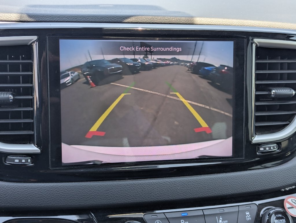 Used 2023 Chrysler Pacifica Touring-L FWD image 16