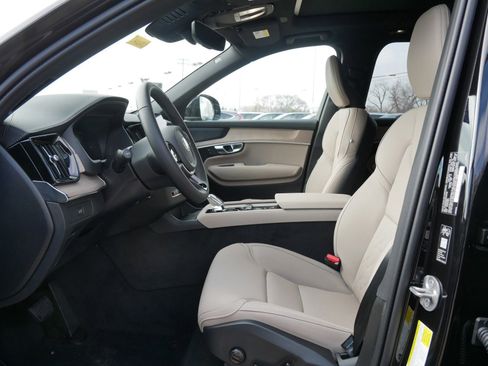 New 2026 Volvo XC90 B5 Plus image 5