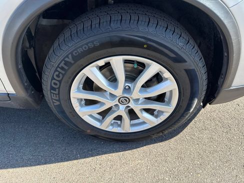 Used 2018 Nissan Rogue SV AWD/4WD image 13