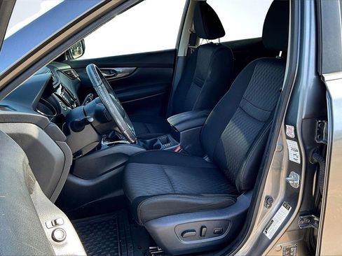 Used 2019 Nissan Rogue SV image 25