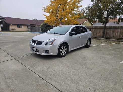 Used 2012 Nissan Sentra 2.0 SR w/ Special Edition Pkg image 2