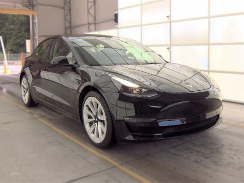 Used 2022 Tesla Model 3 Long Range AWD/4WD image 3