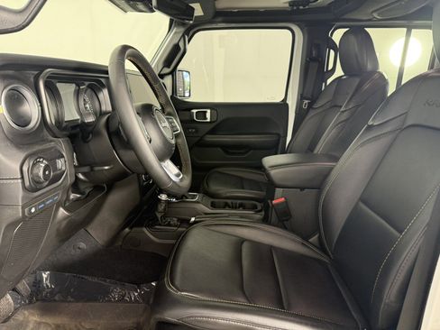 Used 2024 Jeep Wrangler Unlimited Sahara w/ Technology Group AWD/4WD image 14