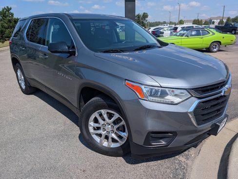 Used 2018 Chevrolet Traverse LS AWD/4WD image 3