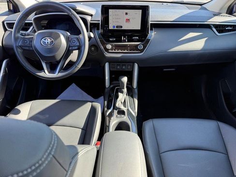 Used 2025 Toyota Corolla Cross XLE image 12