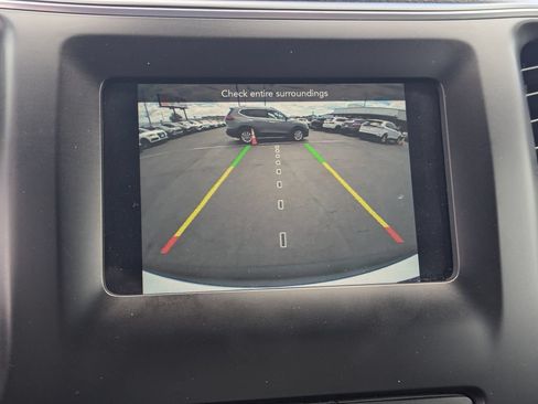 Used 2019 Jeep Cherokee Latitude Plus w/ Cold Weather Group AWD/4WD image 16