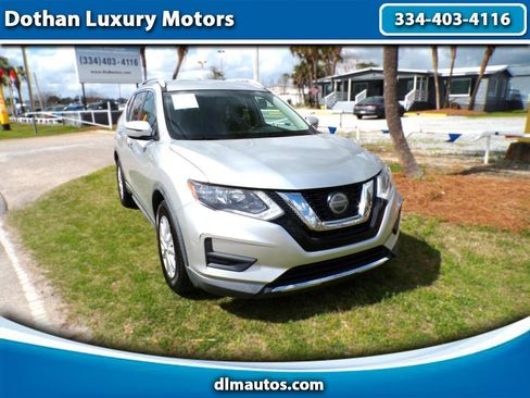 Used 2018 Nissan Rogue SV image 1
