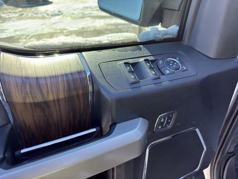 Used 2019 Ford F150 Lariat w/ Trailer Tow Package image 10