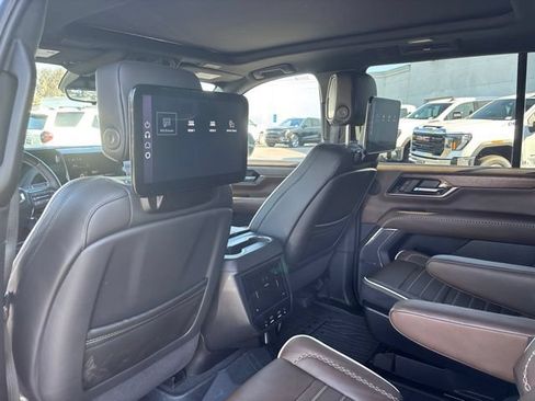 Used 2025 GMC Yukon Denali Ultimate w/ LPO, Floor Liner Package AWD/4WD image 10