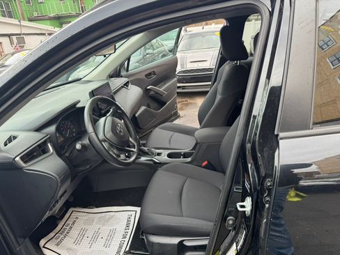 Used 2023 Toyota Corolla Cross LE image 11