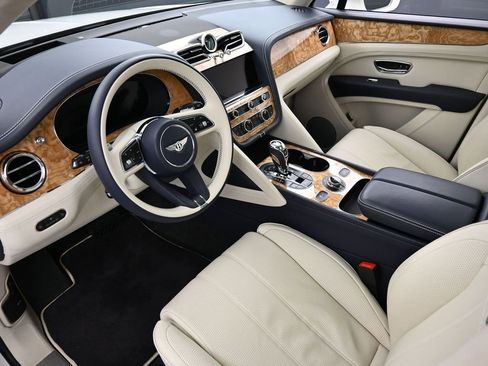 Certified 2024 Bentley Bentayga Plug-In Hybrid image 4