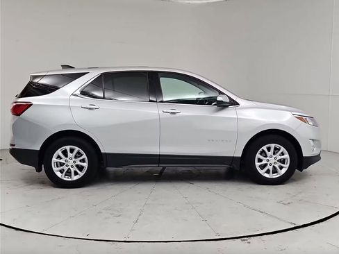Used 2018 Chevrolet Equinox LT FWD image 3