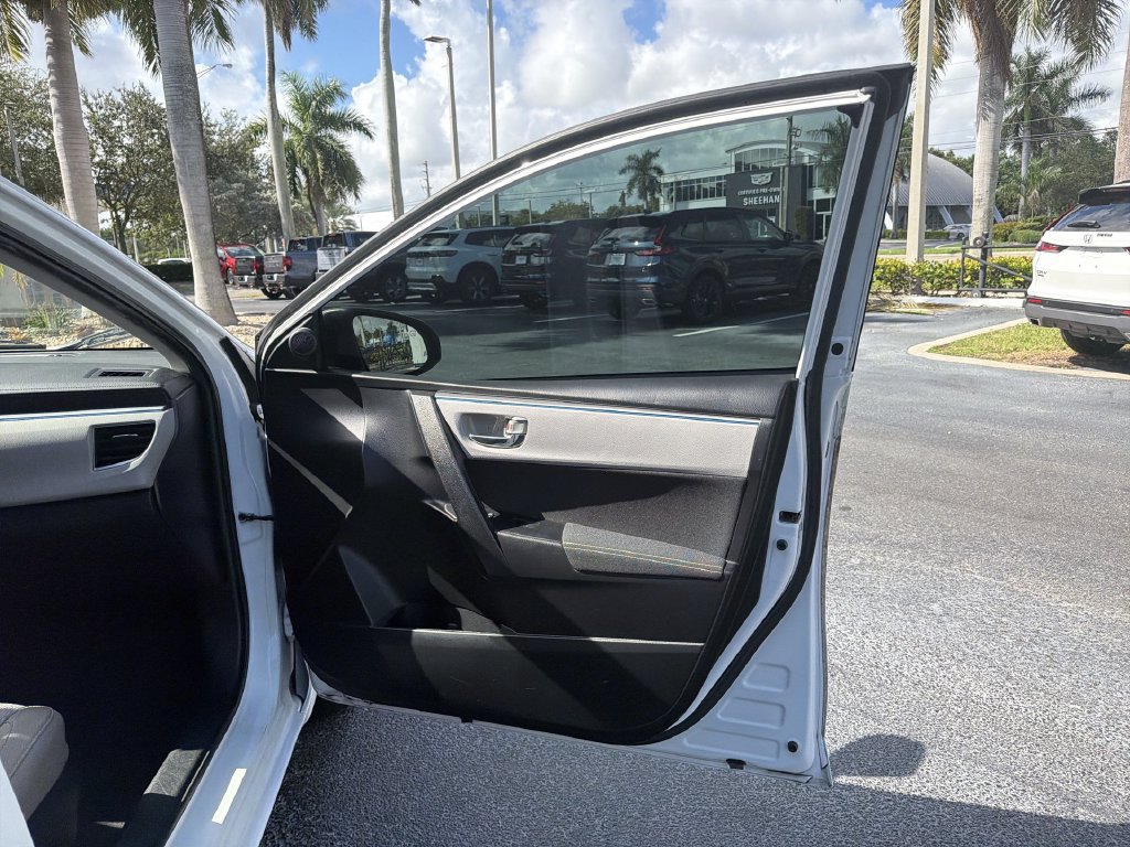 Used 2016 Toyota Corolla LE FWD image 38