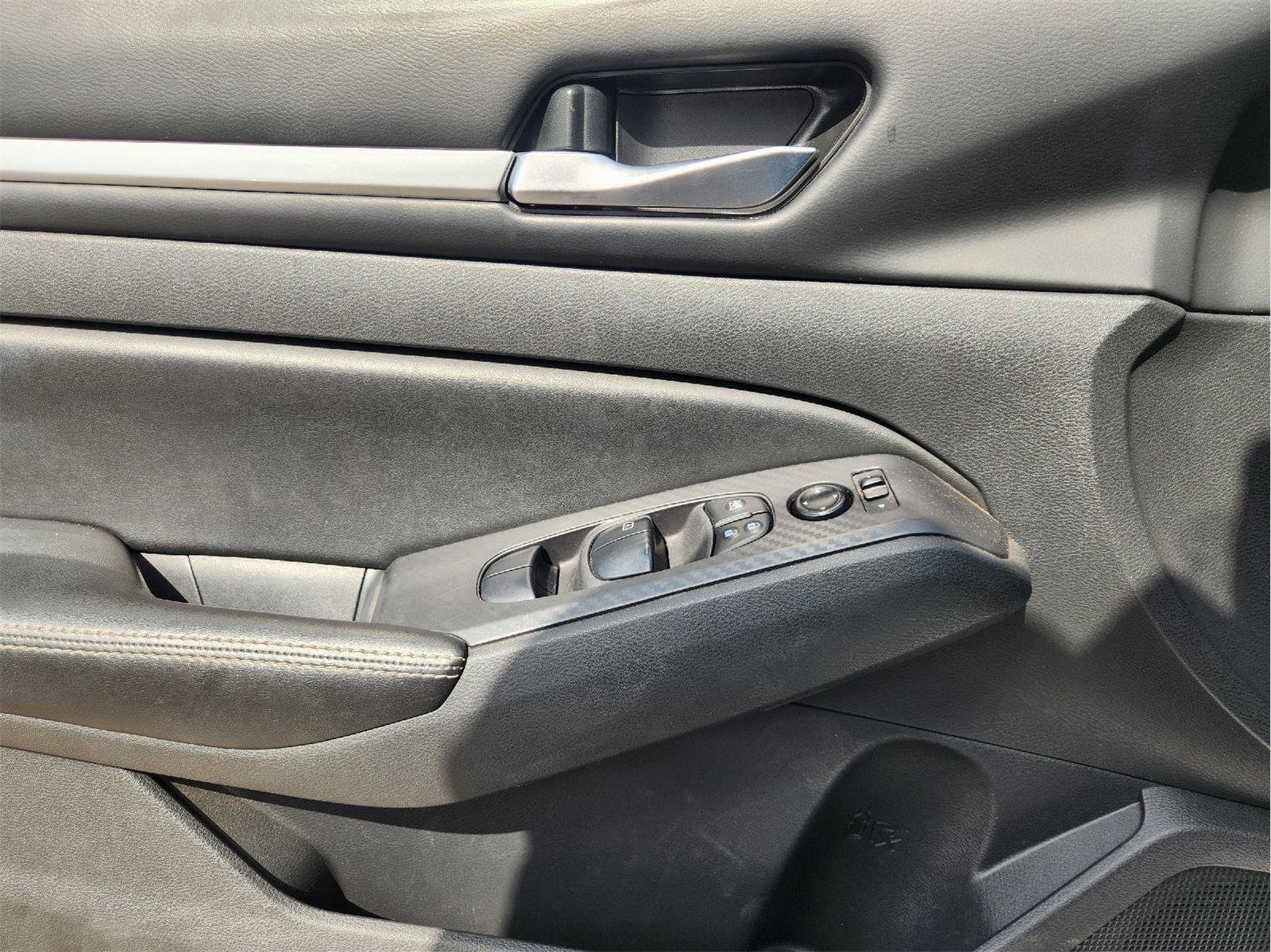 Used 2022 Nissan Altima 2.5 SV FWD image 22
