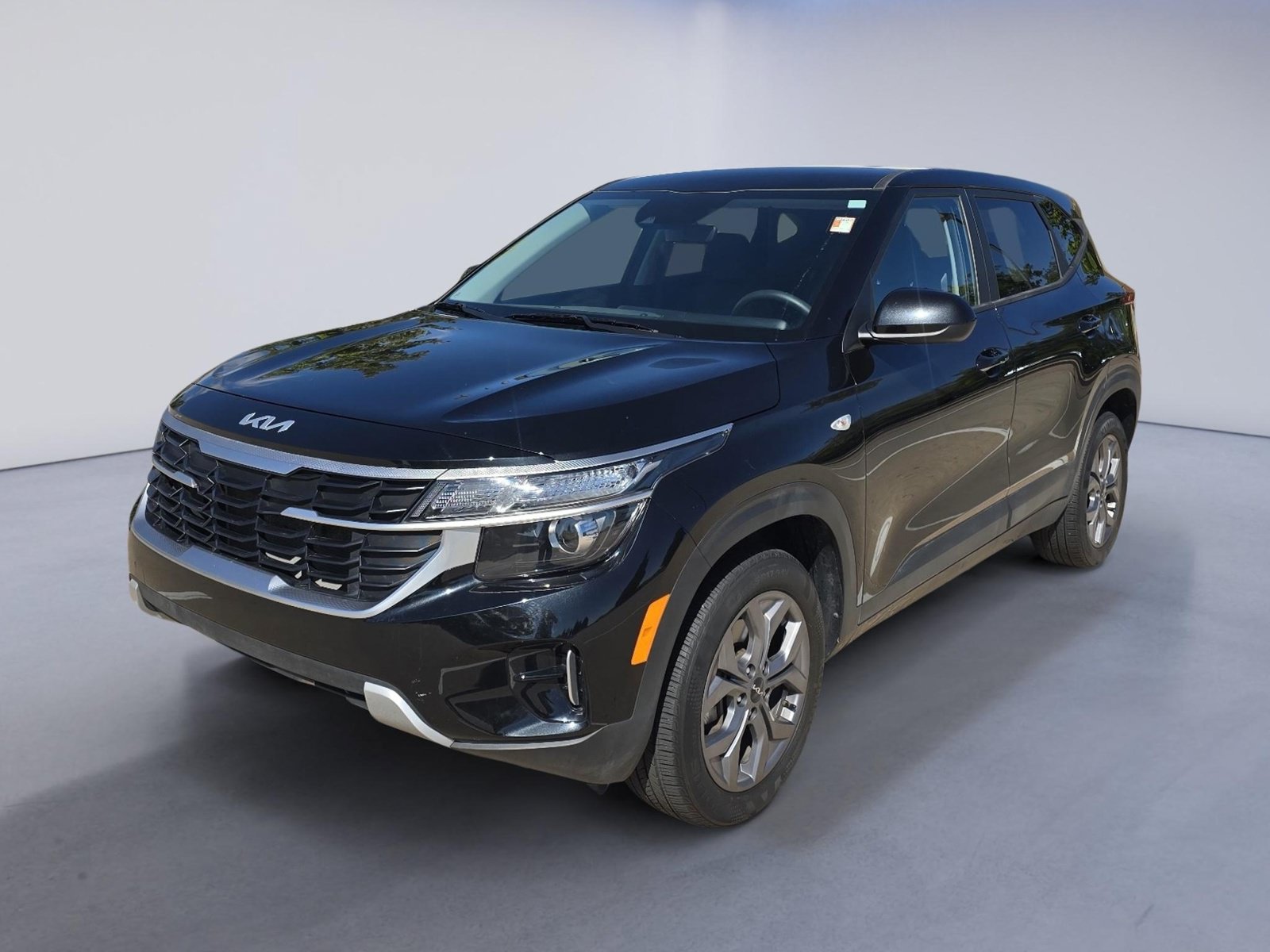 Used 2024 Kia Seltos LX AWD/4WD image 1