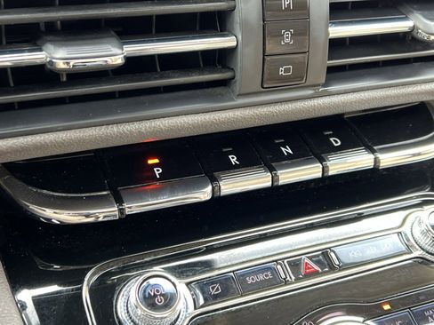 Used 2022 Lincoln Corsair Standard w/ Premium Package image 20