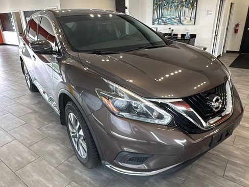 Used 2018 Nissan Murano S FWD image 3