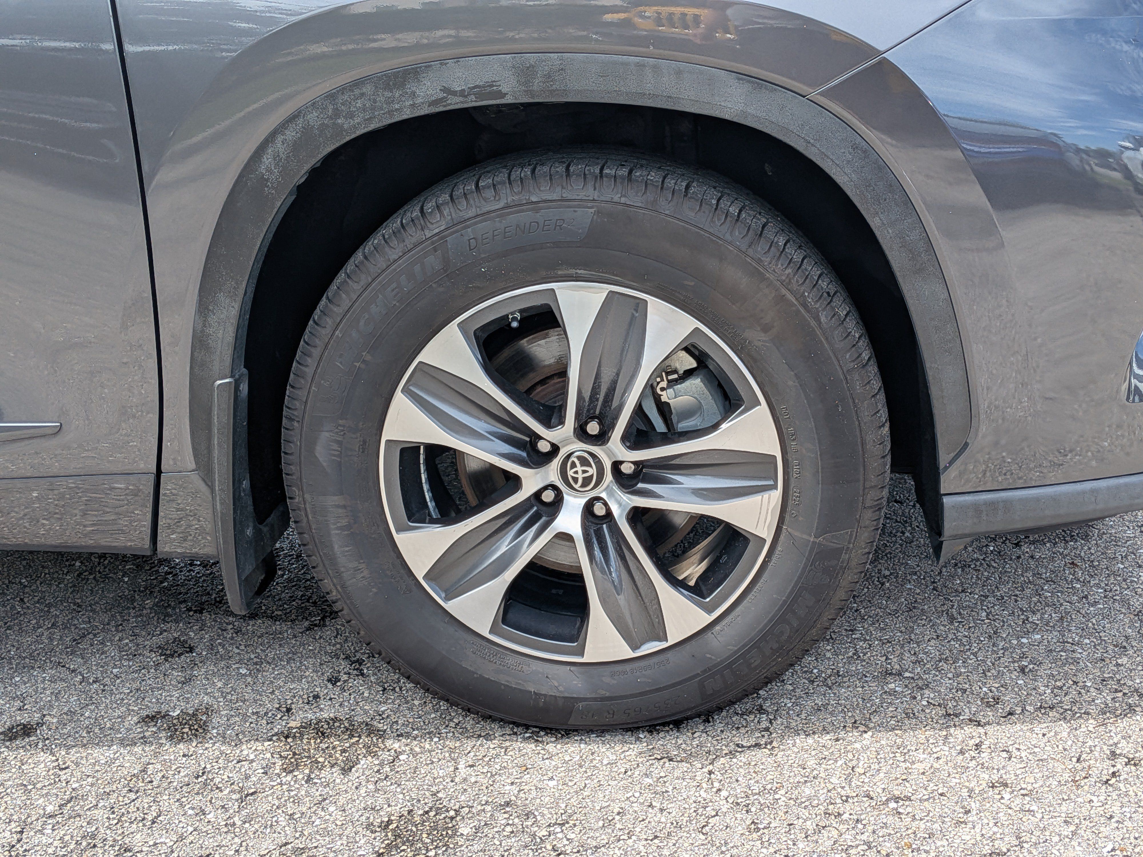 Used 2021 Toyota Highlander XLE AWD/4WD image 11