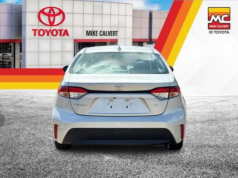 Used 2025 Toyota Corolla LE FWD image 4