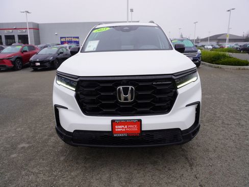 Used 2025 Honda Pilot Black Edition image 6