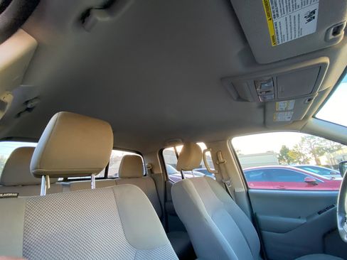 Used 2019 Nissan Frontier SV image 34