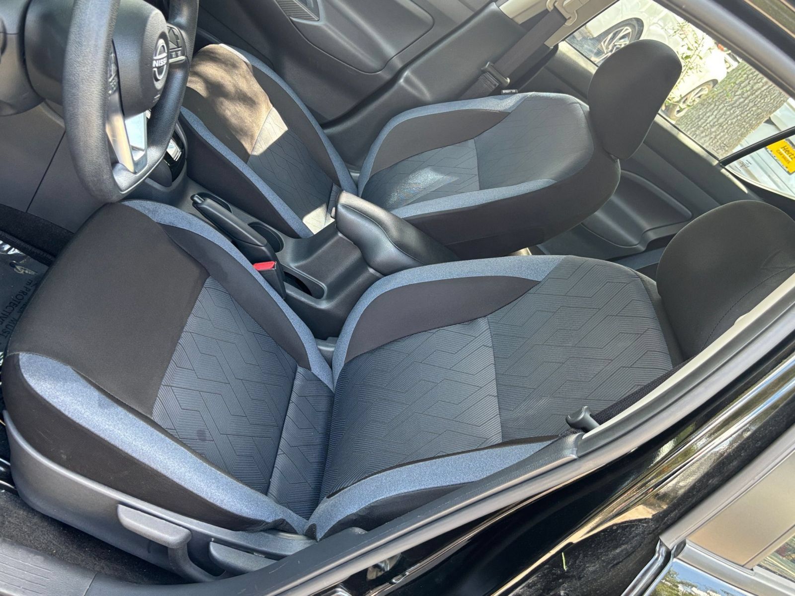 Used 2025 Nissan Versa SV FWD image 33