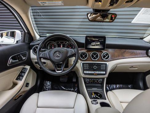 Used 2020 Mercedes-Benz GLA 250 4MATIC image 11