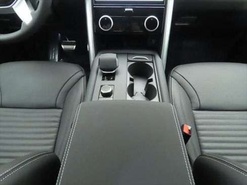 New 2026 Land Rover Discovery Limited Edition image 16