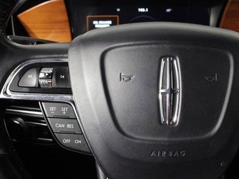 Used 2019 Lincoln Navigator Premiere image 24