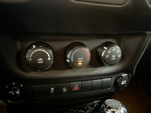 Used 2017 Jeep Wrangler Unlimited Sport w/ Quick Order Package 24S AWD/4WD image 15