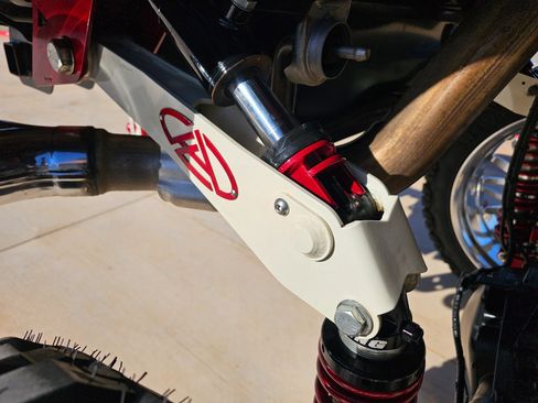 Used 2025 Ford F250 Platinum w/ FX4 Off-Road Package image 27