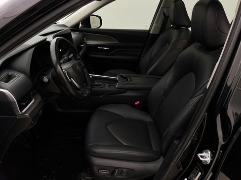 Used 2024 Toyota Grand Highlander AWD image 17