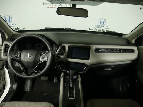 Used 2017 Honda HR-V EX image 11