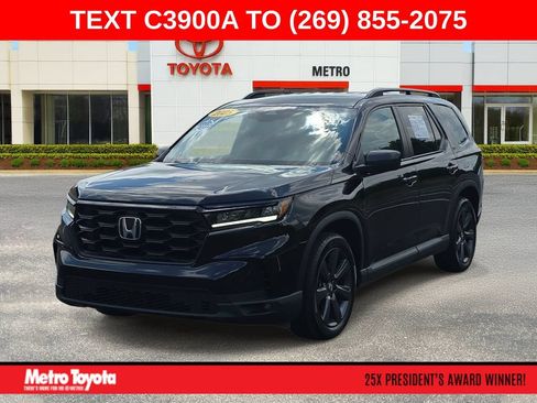 Used 2025 Honda Pilot Sport image 1