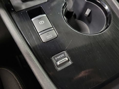 Used 2024 Nissan Rogue S FWD image 19