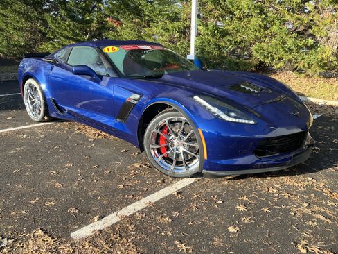 Used 2016 Chevrolet Corvette Z06 w/ 3LZ Preferred Equipment Group image 2