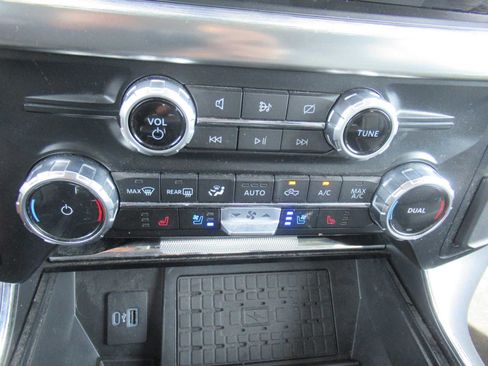 Used 2023 Ford F150 Lariat w/ Trailer Tow Package image 27