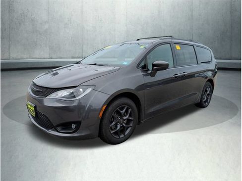 Used 2019 Chrysler Pacifica Touring-L Plus w/ S Appearance Package FWD image 1