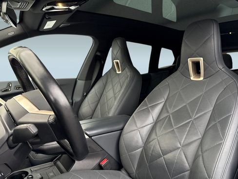 Used 2022 BMW iX xDrive50 w/ Premium Package image 5