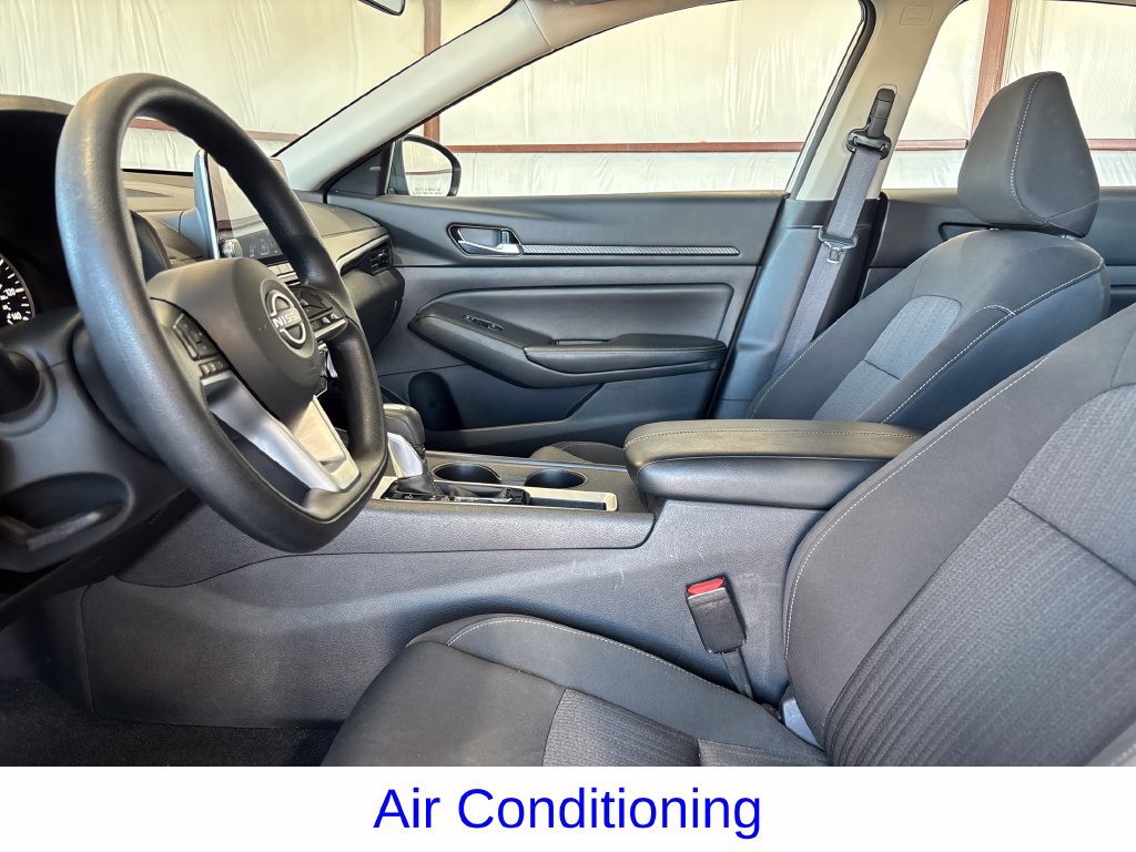 Used 2025 Nissan Altima 2.5 SV FWD image 29