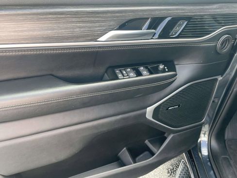 Used 2024 Jeep Wagoneer Series II w/ Flexible Seating Group image 13