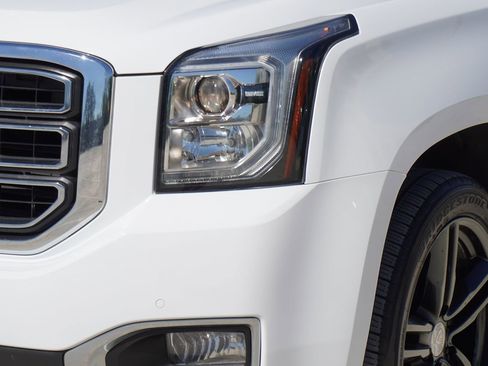 Used 2017 GMC Yukon XL SLE w/ SLE Value Package image 2