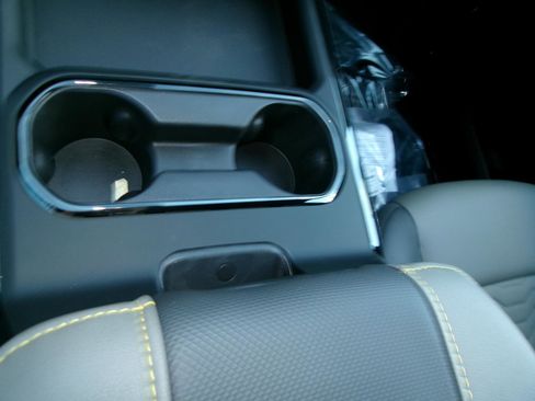 Used 2025 Chevrolet Traverse LT image 17