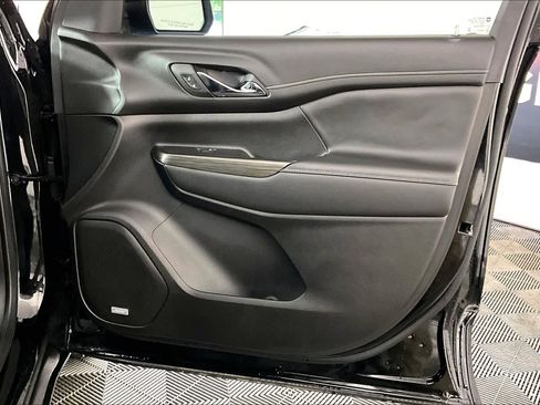 Certified 2023 GMC Acadia SLT w/ Elevation Edition FWD image 22