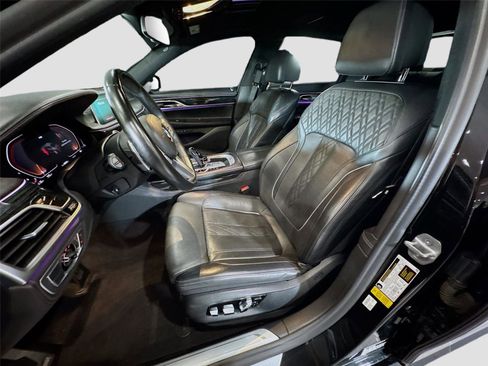 Used 2022 BMW 740i w/ M Sport Package RWD image 2