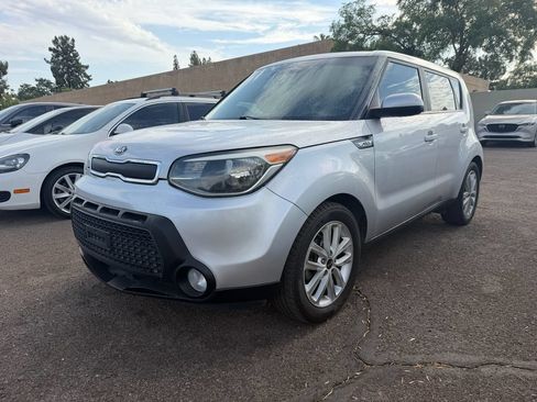 Used 2018 Kia Soul + FWD image 2