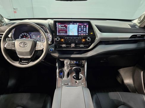Used 2022 Toyota Highlander Platinum image 10